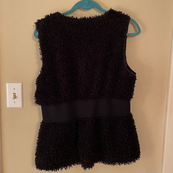 Furry vest - Picture 4 of 4